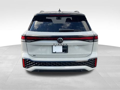 New 2026 Volkswagen Tiguan SE R-Line FWD image 6
