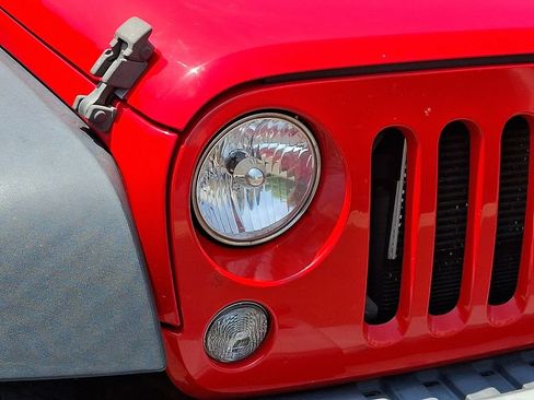 Used 2018 Jeep Wrangler Unlimited Sport S AWD/4WD image 9