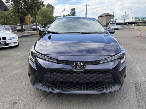 Used 2022 Toyota Corolla LE image 3
