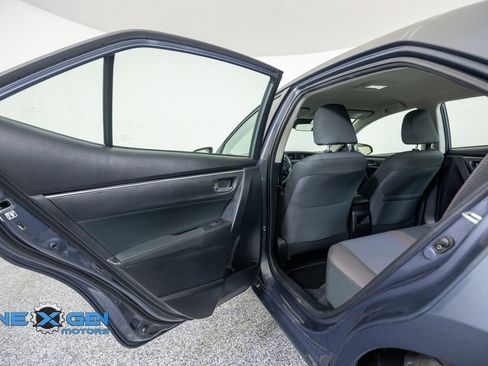 Used 2018 Toyota Corolla LE FWD image 25