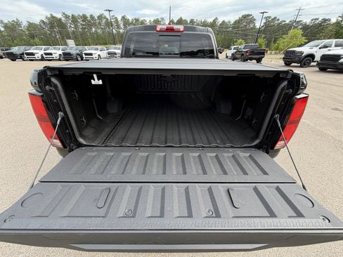 Used 2023 Chevrolet Colorado Z71 w/ Z71 Convenience Package 2 AWD/4WD image 18