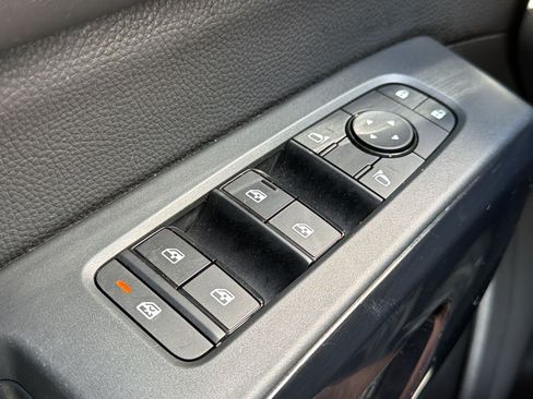 Used 2025 Nissan Pathfinder SV FWD image 25