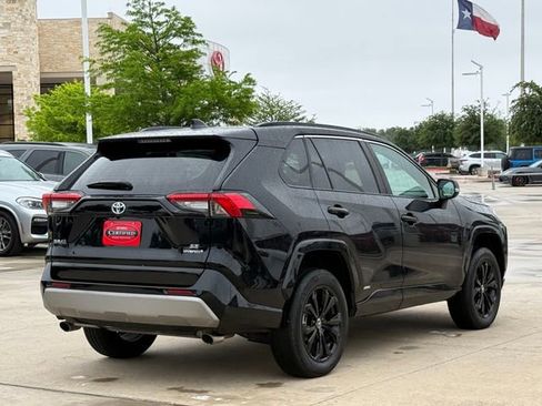 Used 2022 Toyota RAV4 SE AWD/4WD image 4
