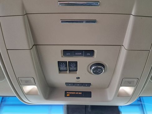 Used 2019 Chevrolet Suburban Premier image 22