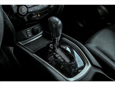 Used 2015 Nissan Rogue SL w/ SL Premium Package image 24