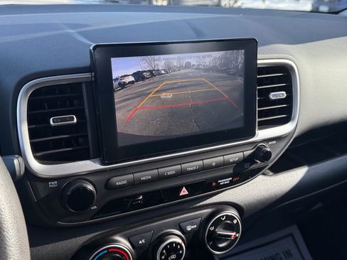 Used 2022 Hyundai Venue SE image 27