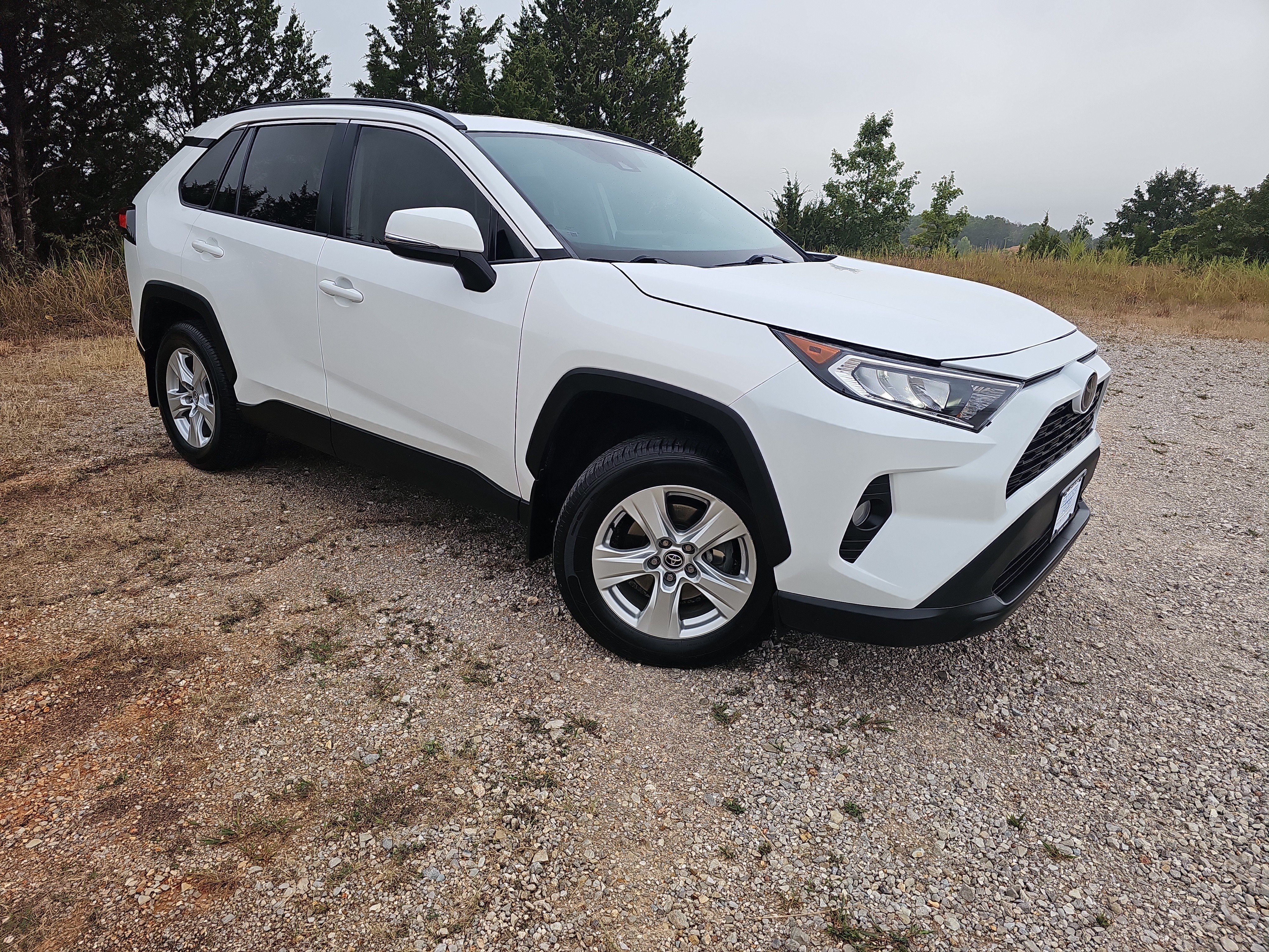 Used 2020 Toyota RAV4 XLE w/ Convenience Package FWD image 2