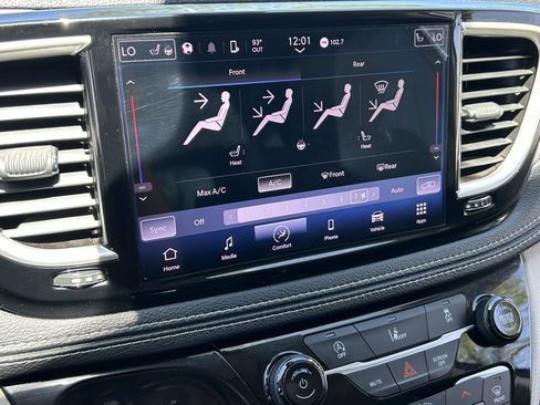 Used 2022 Chrysler Pacifica Touring-L FWD image 21