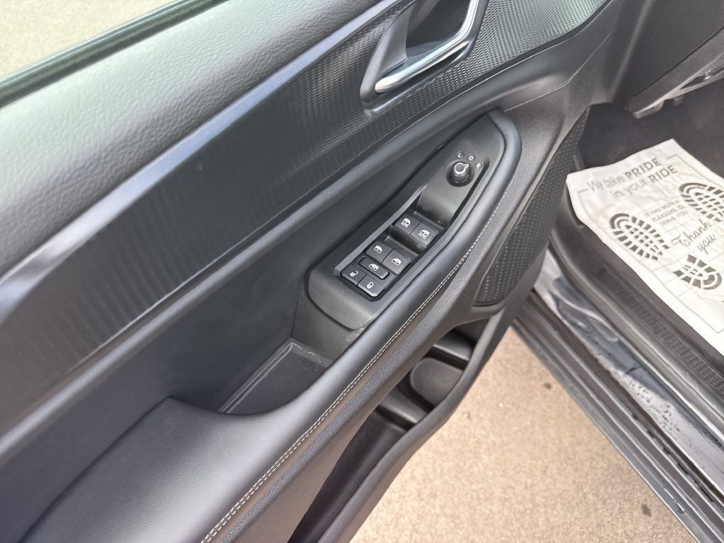 Used 2025 Jeep Grand Cherokee Altitude AWD/4WD image 11