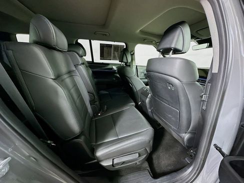 Used 2025 Hyundai Santa Fe Limited FWD image 9
