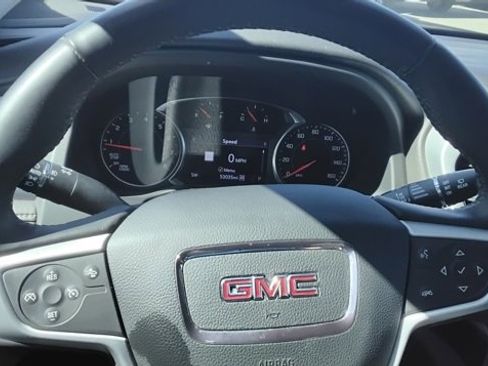 Used 2023 GMC Acadia SLT image 33