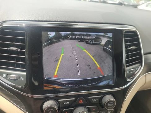 Used 2020 Jeep Grand Cherokee Limited AWD/4WD image 30