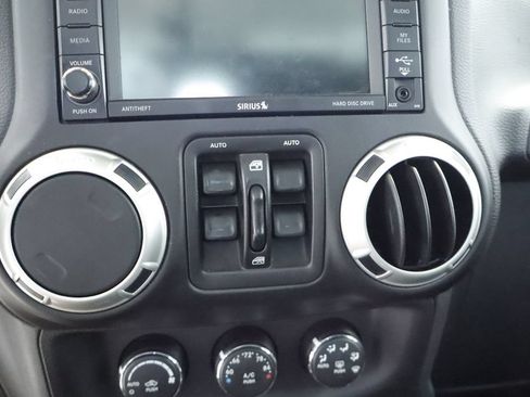 Certified 2017 Jeep Wrangler Unlimited Sahara w/ Connectivity Group AWD/4WD image 25