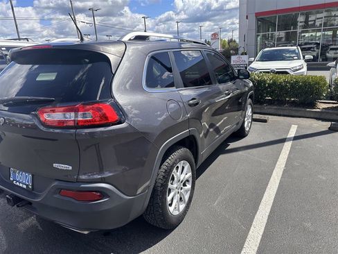 Used 2016 Jeep Cherokee Latitude w/ Cold Weather Group image 2