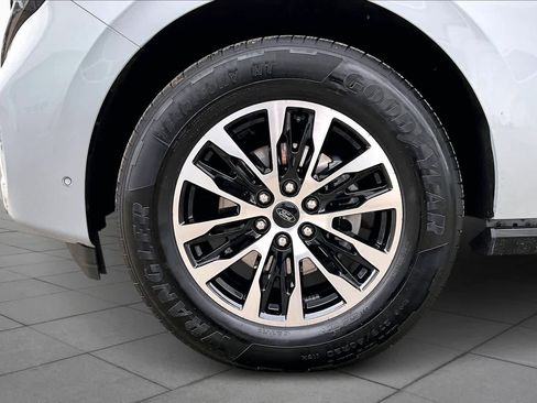 Used 2025 Ford Expedition Max Platinum image 10