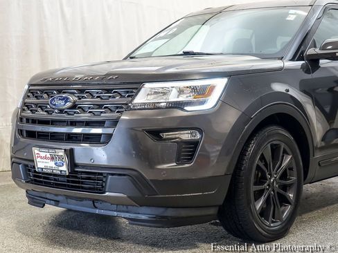 Used 2018 Ford Explorer XLT w/ Equipment Group 202A AWD/4WD image 4