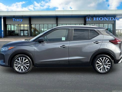 Used 2021 Nissan Kicks SV FWD image 12