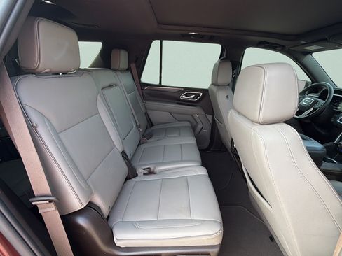 Used 2023 GMC Yukon SLT w/ SLT Premium Package AWD/4WD image 12