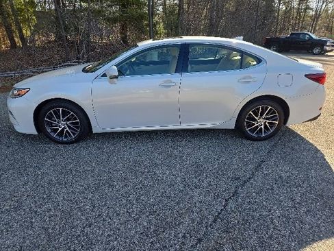 Used 2017 Lexus ES 350 w/ Navigation System Package FWD image 2