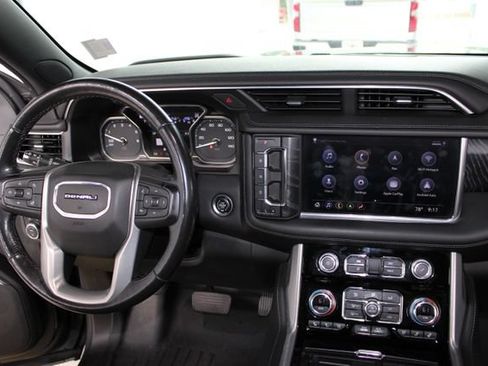 Used 2021 GMC Yukon XL Denali w/ Denali Premium Package AWD/4WD image 25