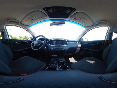 Used 2020 Kia Sorento FWD V6 image 13