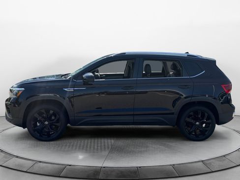 Used 2022 Volkswagen Taos SE FWD image 4