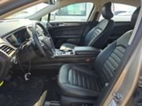 Used 2017 Ford Fusion SE AWD/4WD image 4