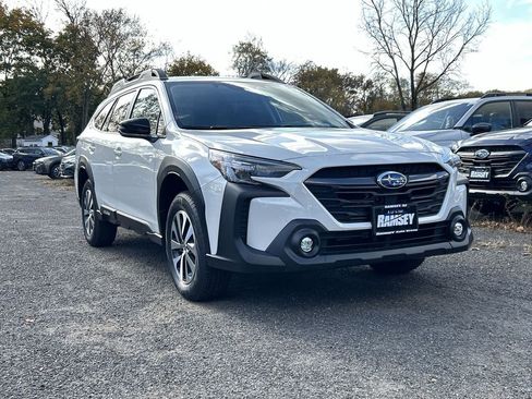 Certified 2025 Subaru Outback Premium AWD/4WD image 1