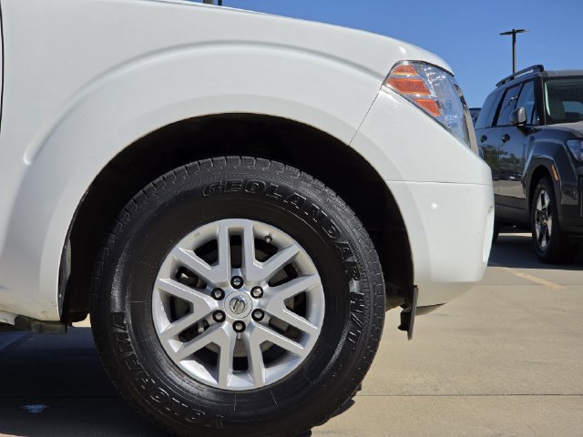 Used 2016 Nissan Frontier SV w/ SV Value Truck Package RWD image 9