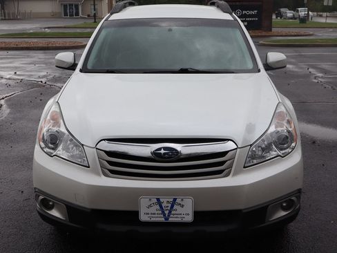 Used 2011 Subaru Outback 2.5i Premium w/ All-Weather Pkg AWD/4WD image 12
