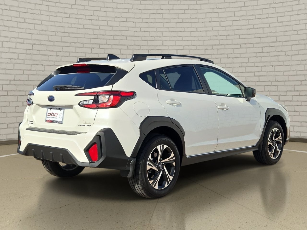 Used 2024 Subaru Crosstrek 2.0i Premium w/ Crosstrek Mirror Package AWD/4WD image 5