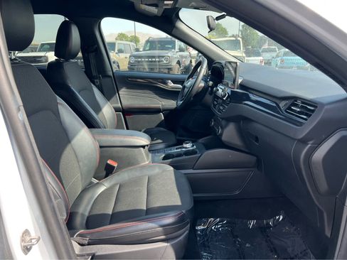 Certified 2025 Ford Escape ST-Line Select AWD/4WD image 17