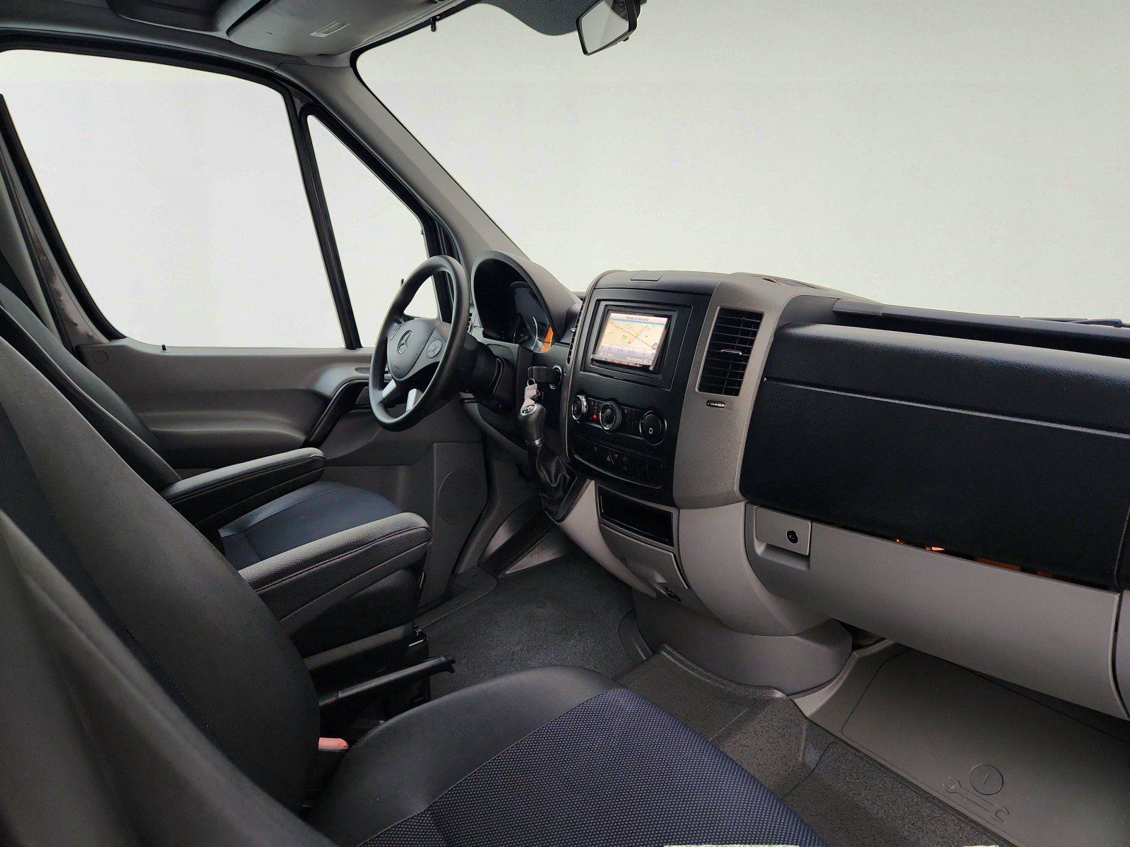 Used 2016 Mercedes-Benz Sprinter 2500 image 25