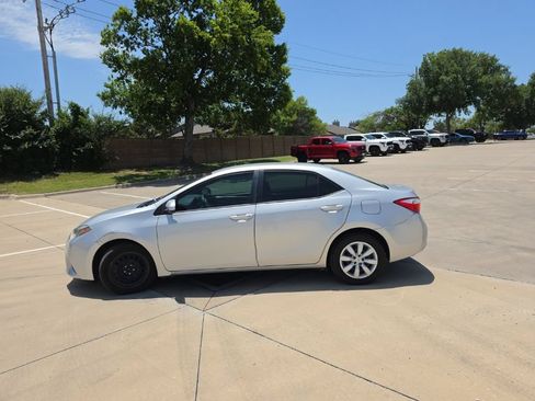 Used 2015 Toyota Corolla LE FWD image 5