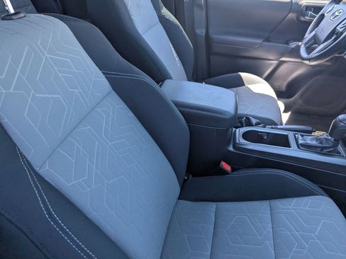 Used 2023 Toyota Tacoma TRD Off-Road image 9