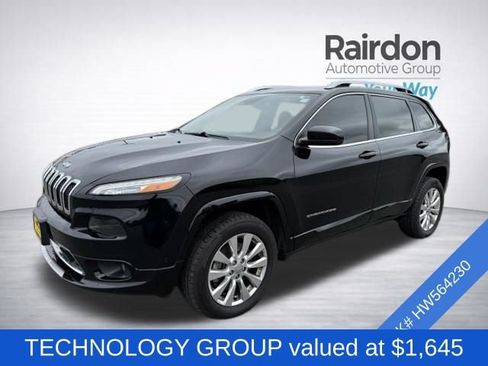 Used 2017 Jeep Cherokee Overland w/ Technology Group AWD/4WD image 3