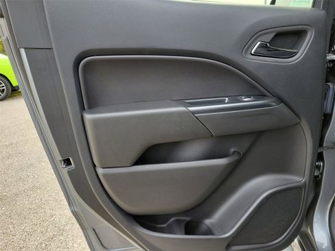 Used 2022 Chevrolet Colorado LT w/ LT Convenience Package image 10