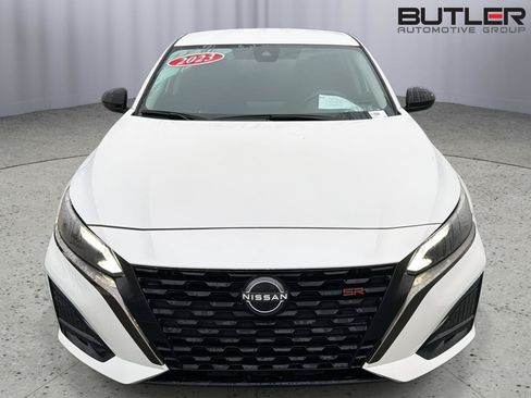 Used 2023 Nissan Altima 2.5 SR FWD image 9