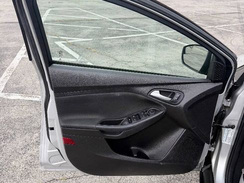 Used 2015 Ford Focus SE FWD image 9