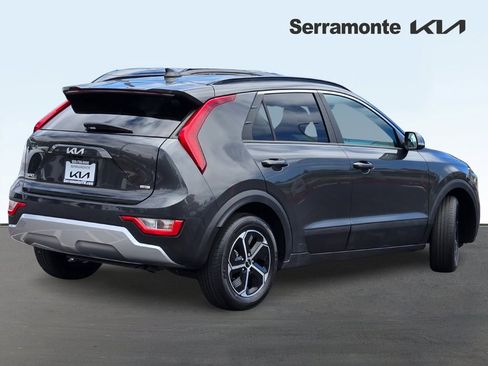Used 2025 Kia Niro EX FWD image 4