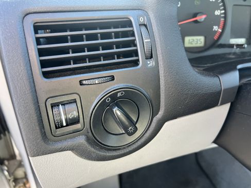 Used 2001 Volkswagen Jetta GLS image 16