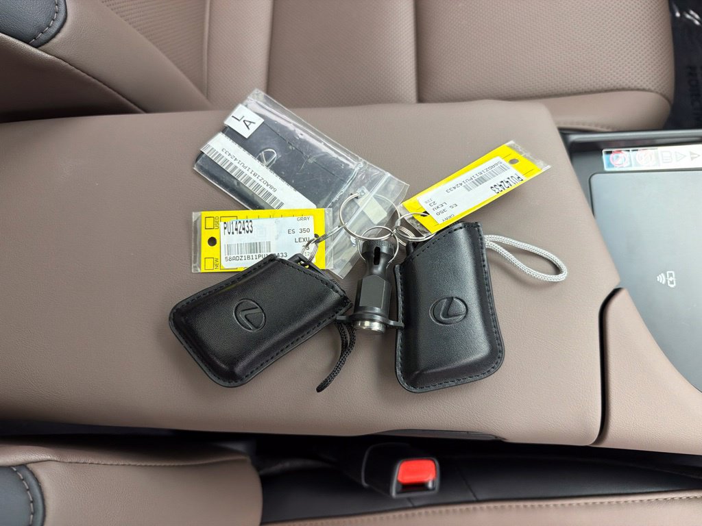 Used 2023 Lexus ES 350 w/ Premium Package FWD image 35