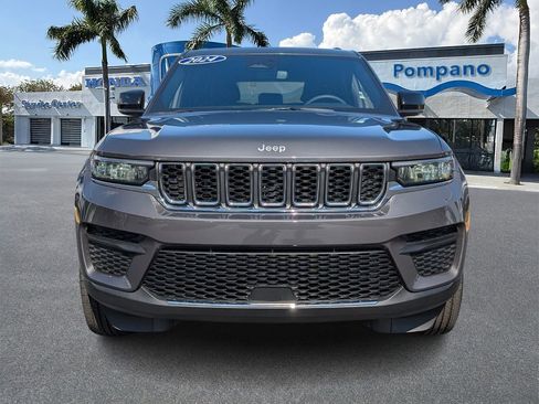 Used 2024 Jeep Grand Cherokee Laredo w/ Trailer Tow Package image 2