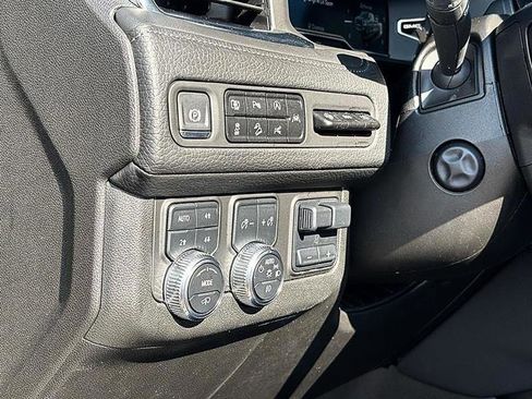 Used 2024 GMC Yukon XL Denali w/ Advanced Technology Package image 18