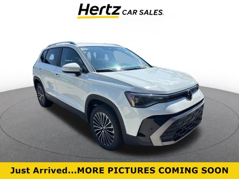 Used 2026 Volkswagen Taos SE FWD image 1