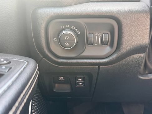 Used 2024 RAM 1500 Laramie AWD/4WD image 23