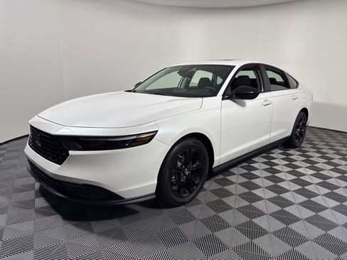 Used 2025 Honda Accord SE image 13