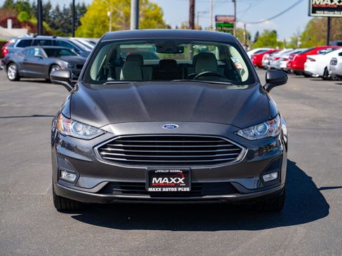 Used 2019 Ford Fusion SE w/ Equipment Group 151A FWD image 2