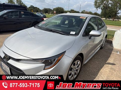 Used 2025 Toyota Corolla LE FWD image 1