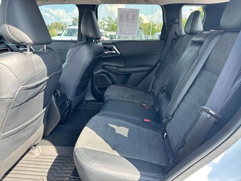 Used 2024 Mitsubishi Outlander SE FWD image 23
